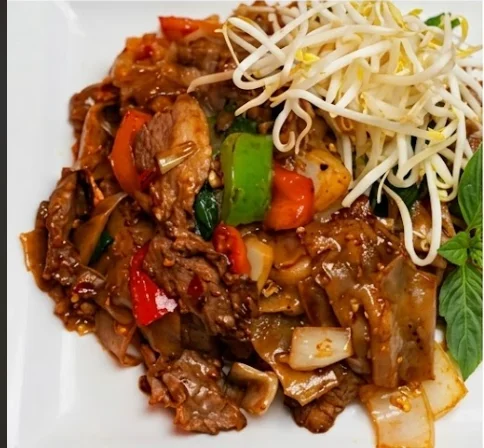 N3 Pad Kee Mao (Drunken Noodle)