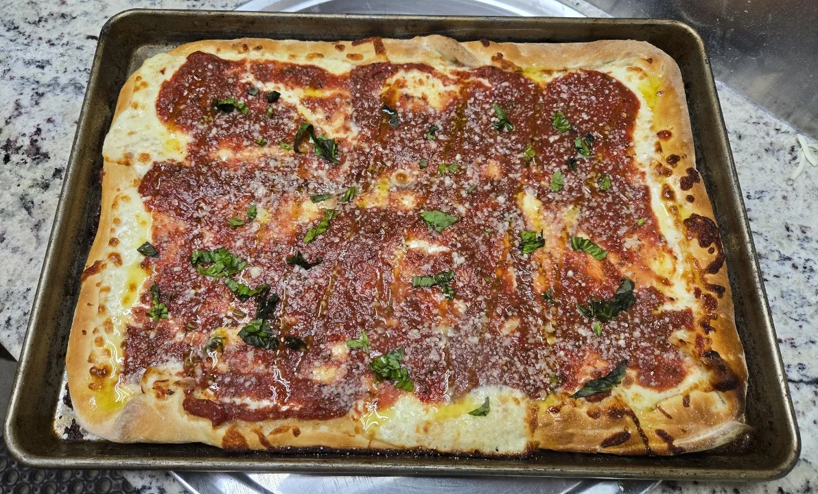 18" Nani's Pizza