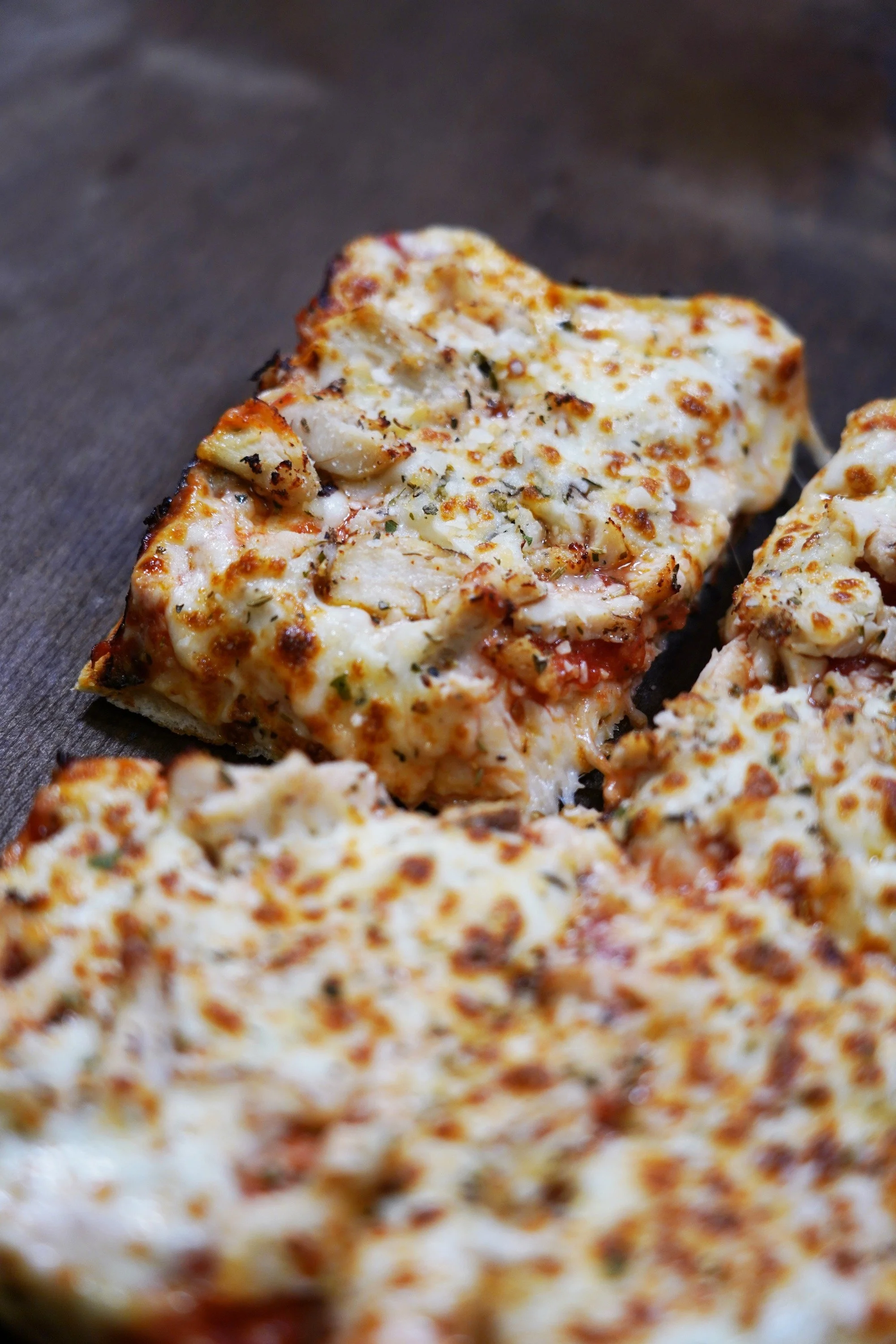 Cheesy white pizza with herbs and chicken