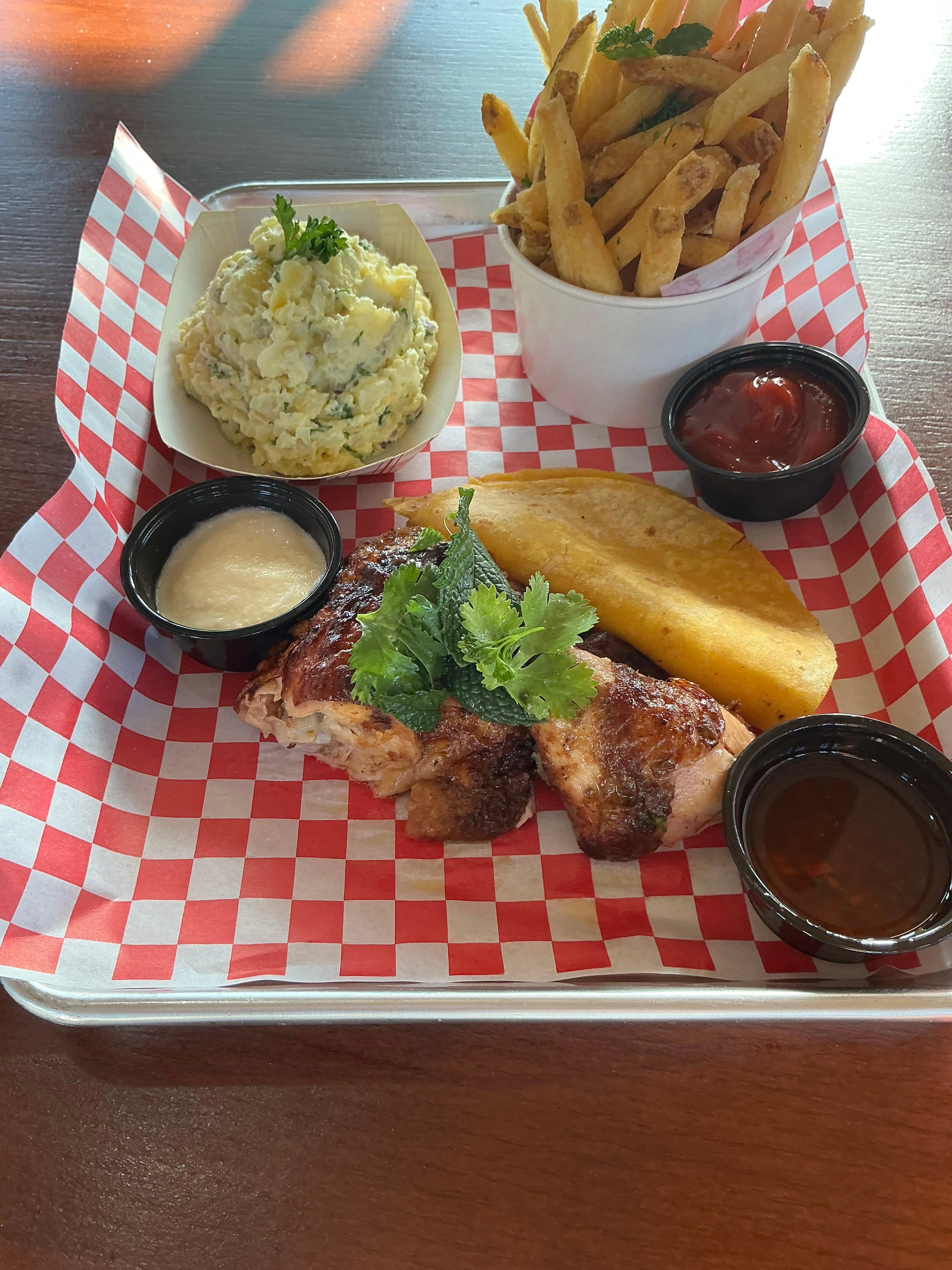 LEG AND THIGH/2 SIDES/1 SAUCE