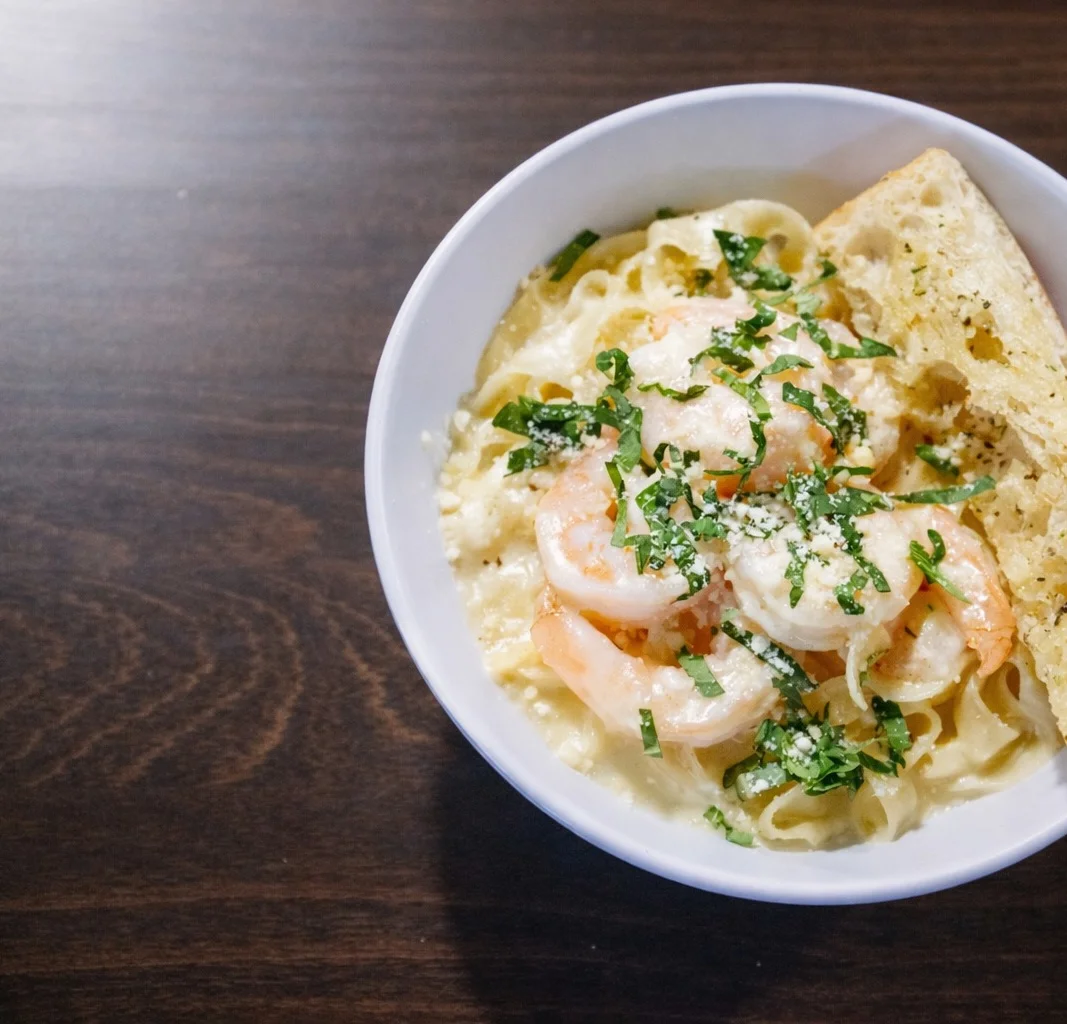 Shrimp Alfredo pasta with garlic bread