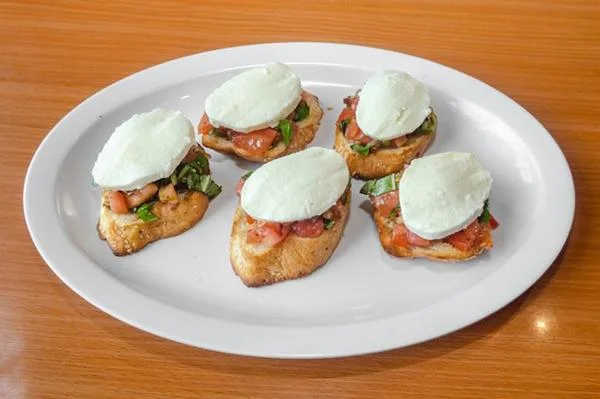 Bruschetta Caprese (5 Piece)