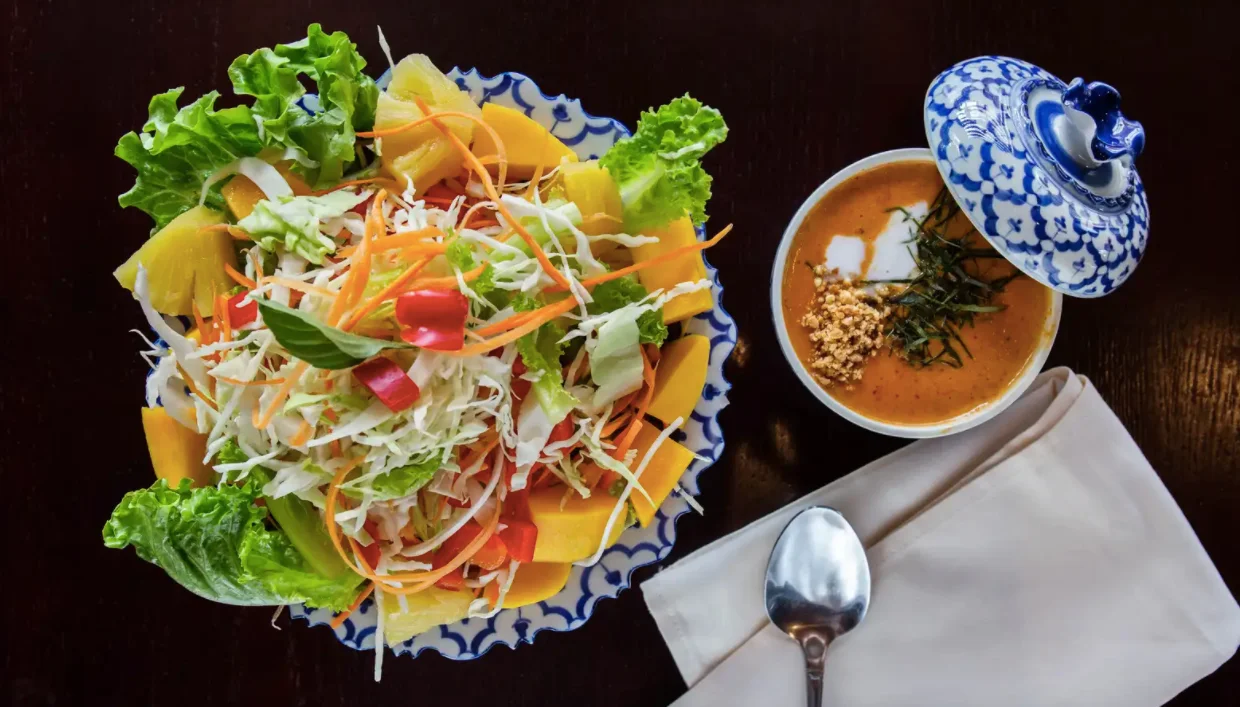 Thai papaya salad with peanut sauce