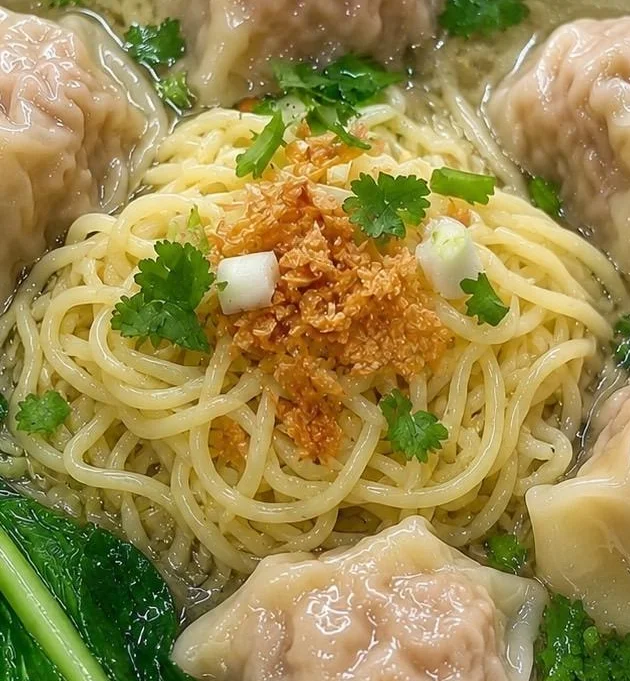 14. Wonton With Egg Noodle Soup