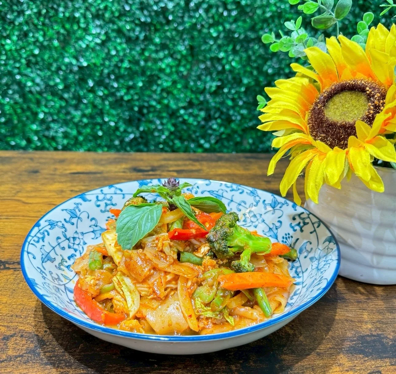 Thai pad see ew with vegetables and chicken