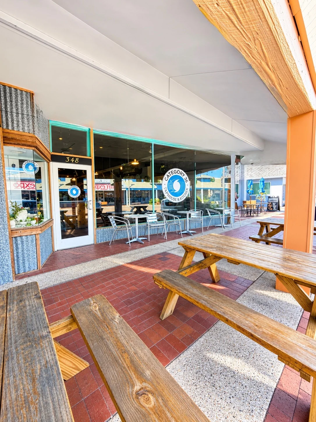 Exterior view of a seafood restaurant with outdoor seating