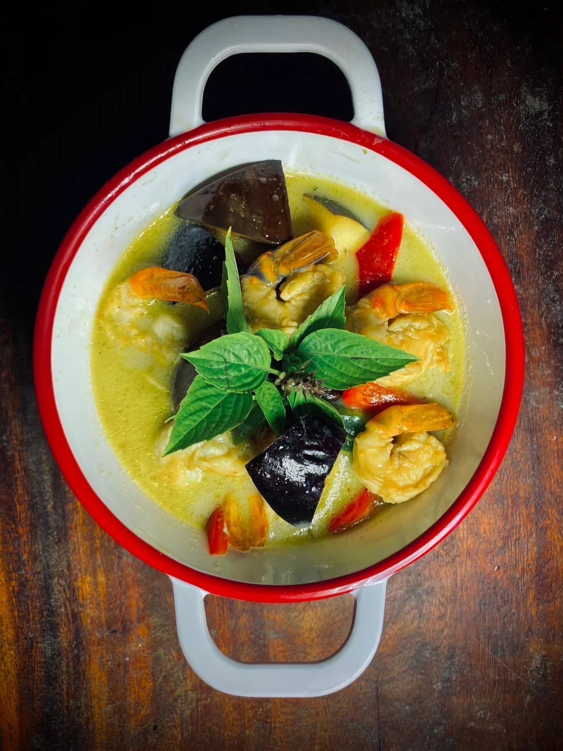 Thai green curry with shrimp and vegetables