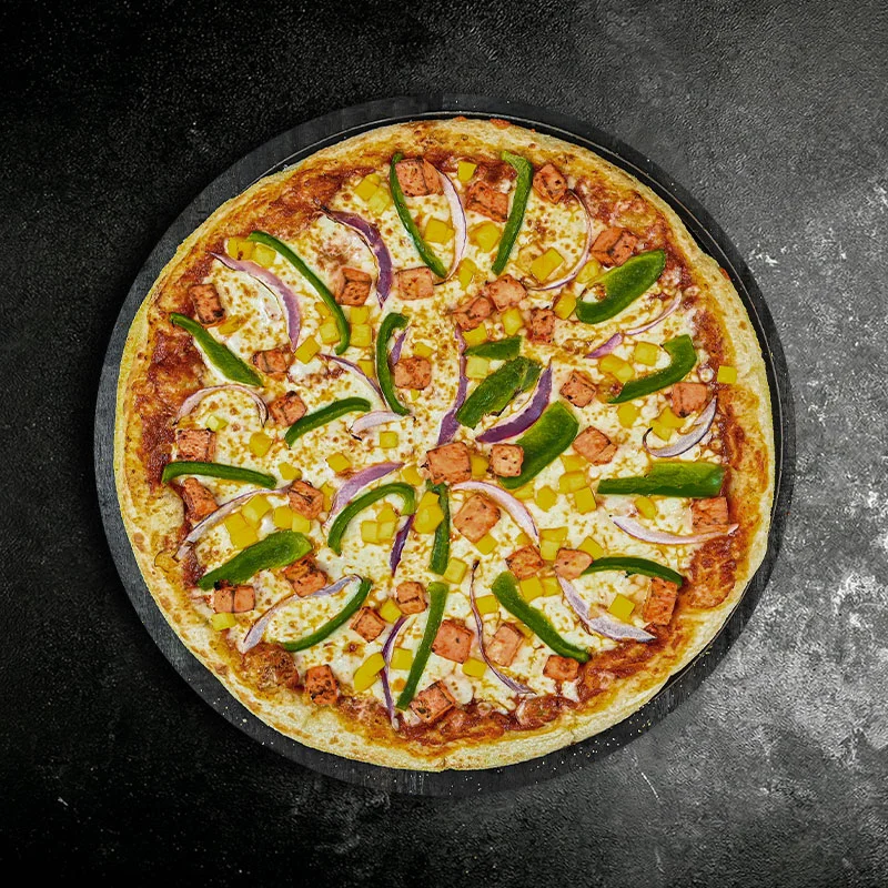 Delicious chicken pizza with green peppers and onions
