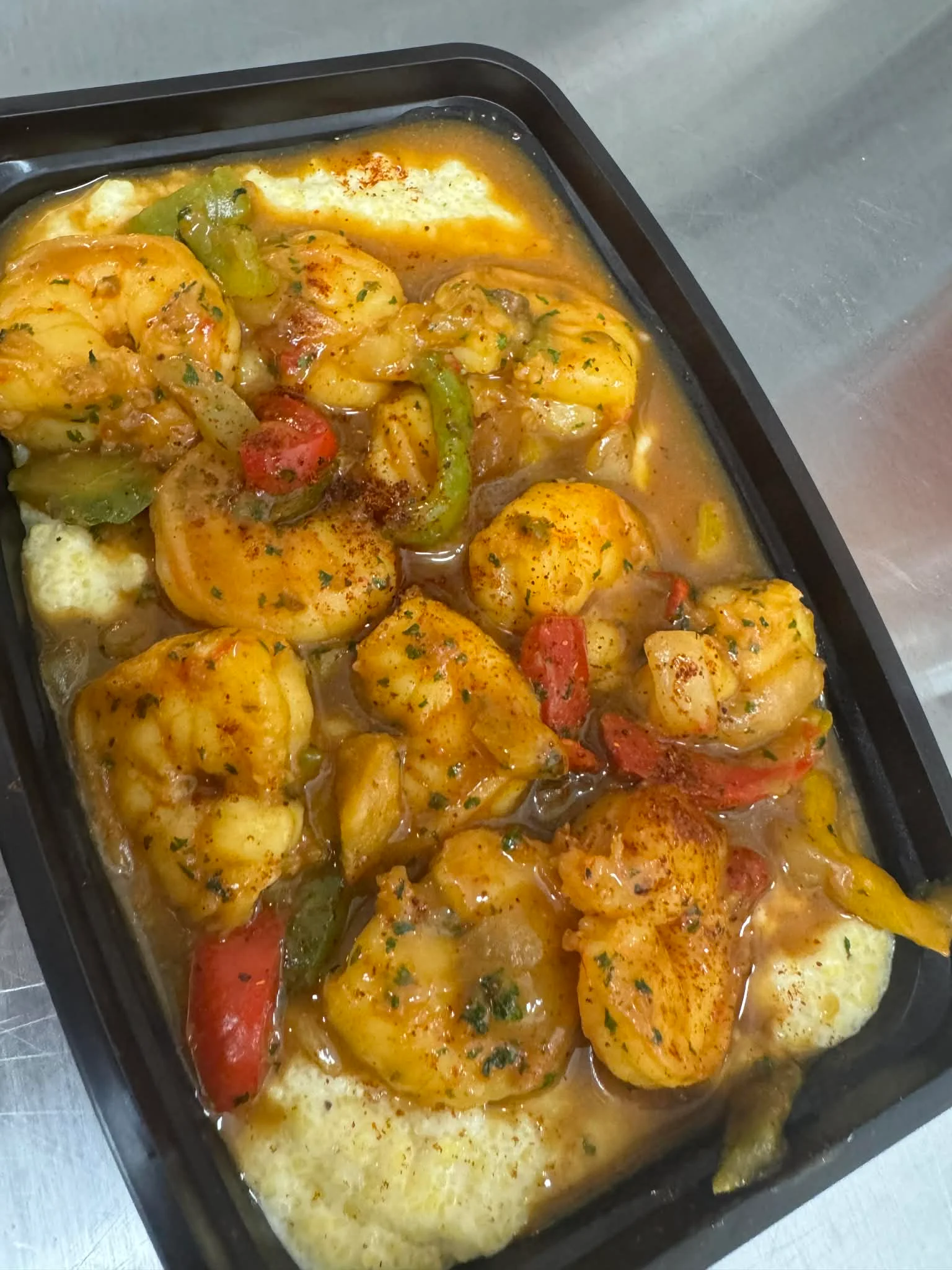 Shrimp and grits in a savory sauce