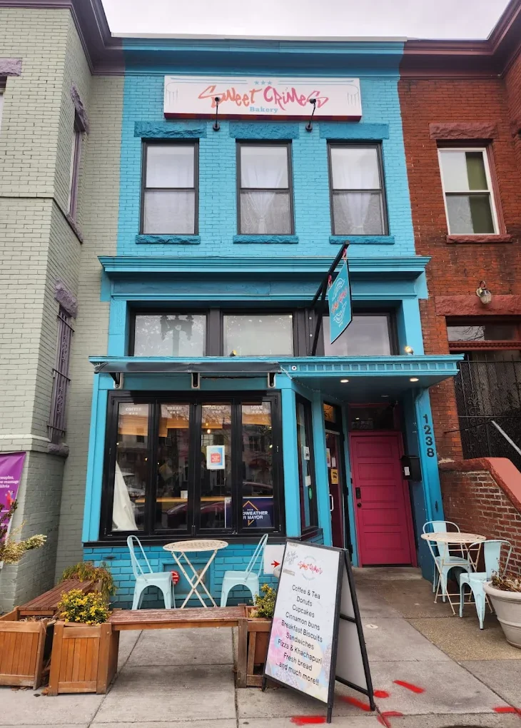 Inside the 100% dedicated gluten-free kitchen at Sweet Crimes, where we’re busy making sure being gluten-free is a total vibe for our DC, Maryland, and Virginia neighbors.