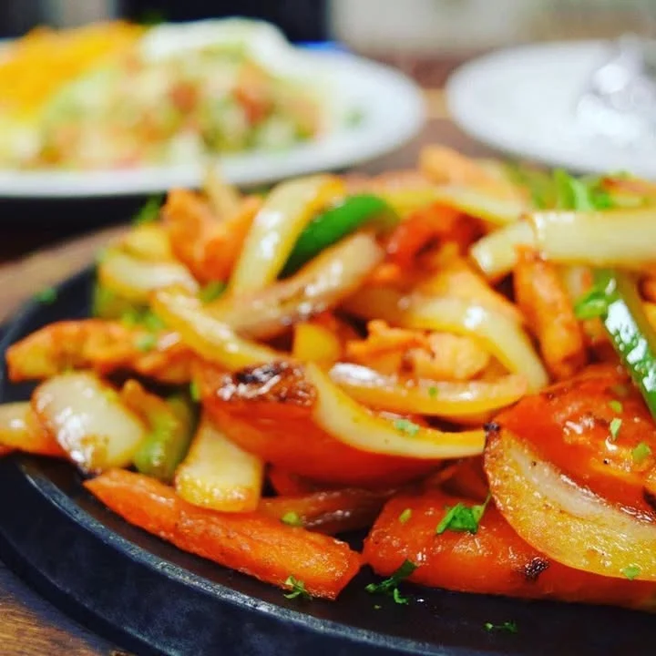 Sizzling chicken fajitas with peppers and onions