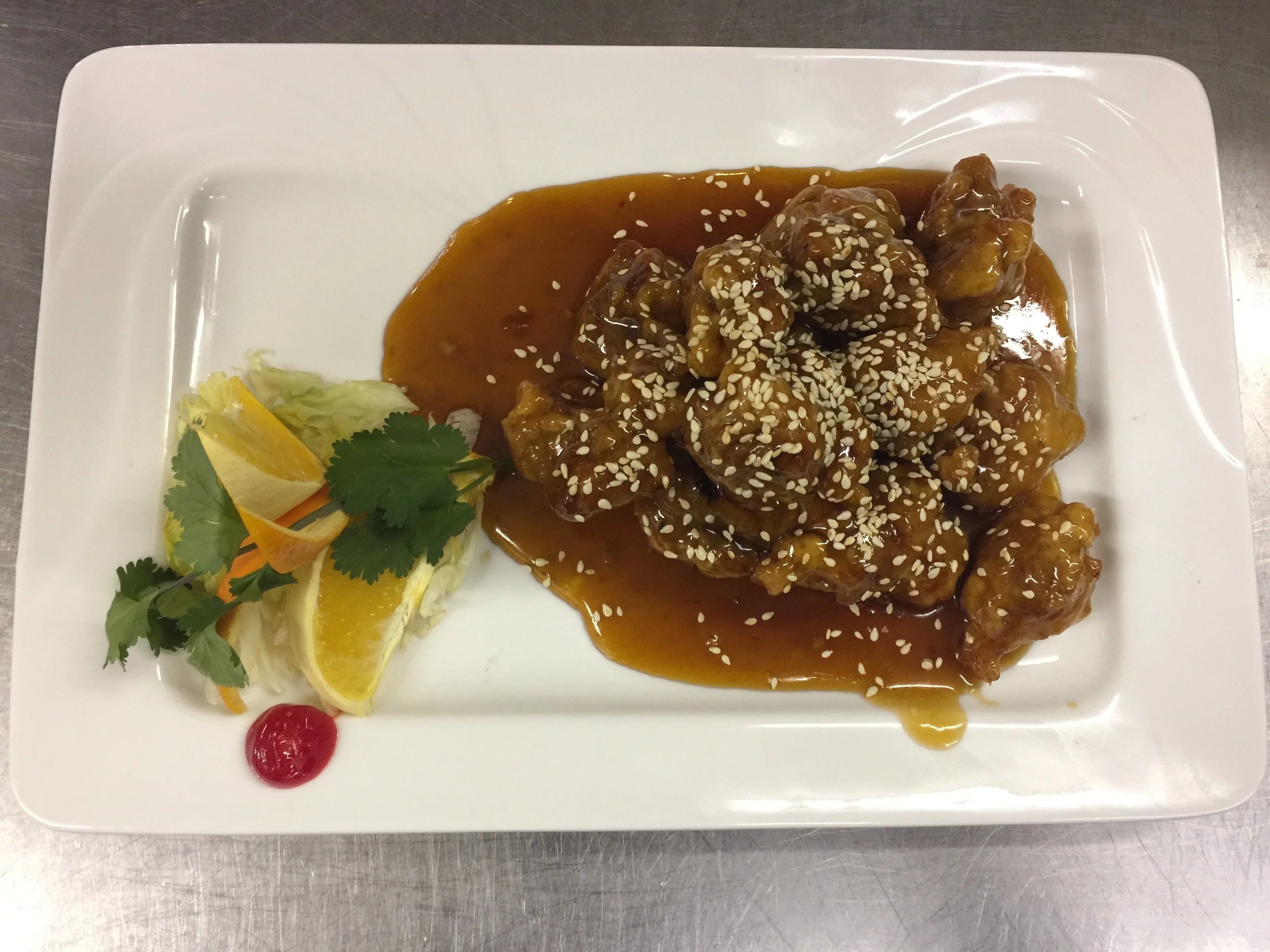 Crispy sesame chicken with sweet sauce