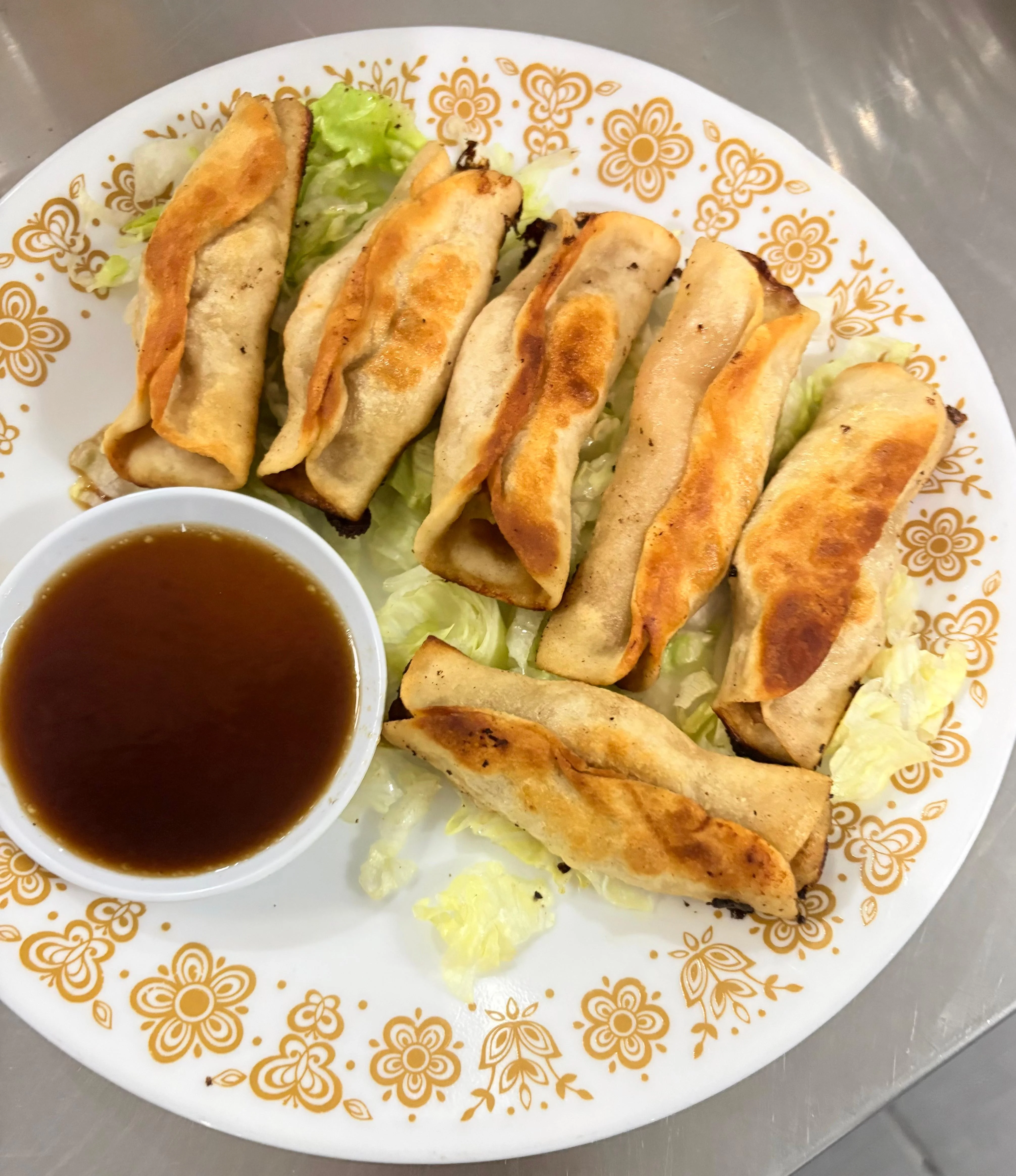 Golden-brown potstickers with dipping sauce