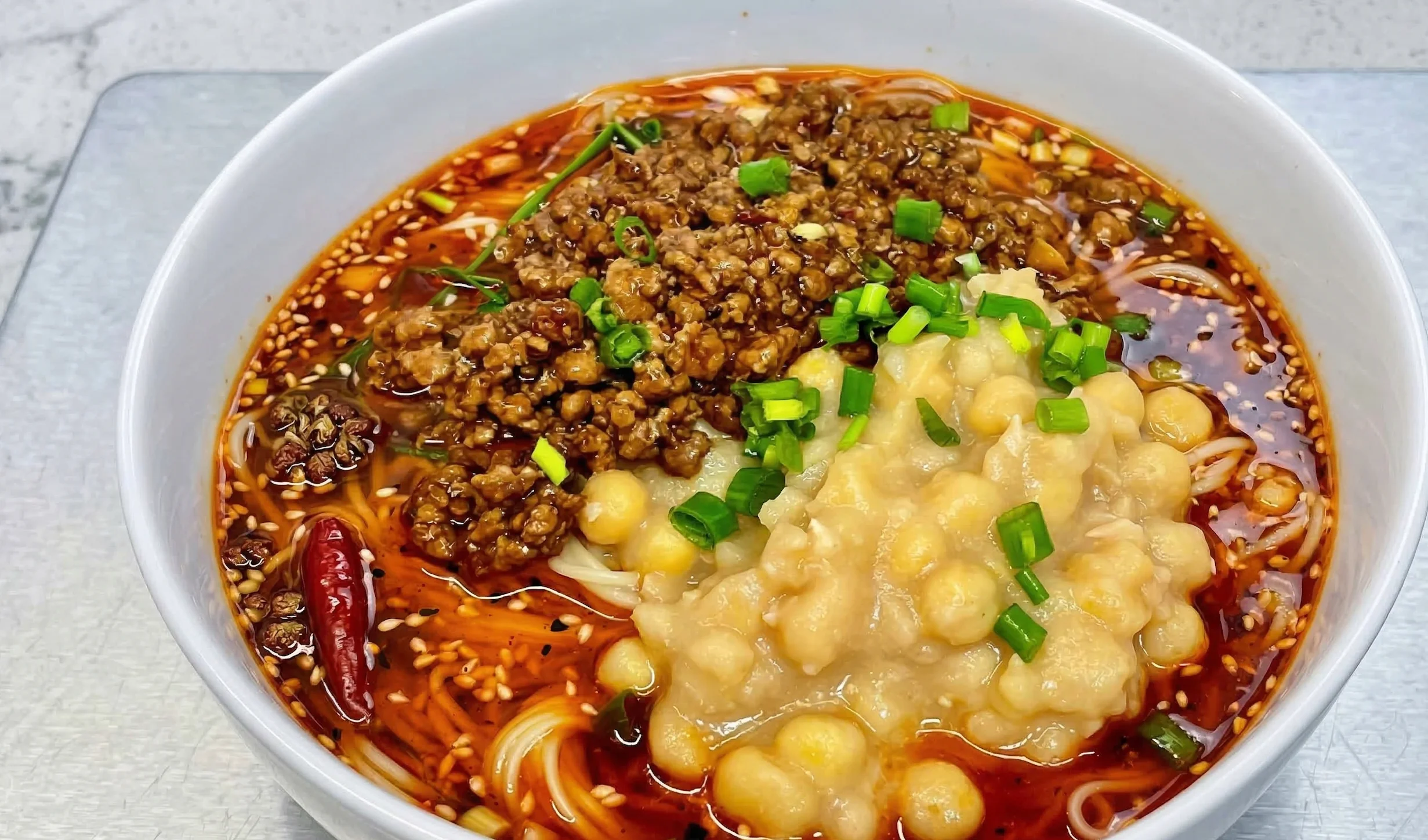 Spicy Sichuan dan dan noodles with minced meat