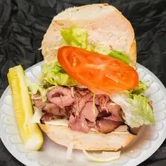 Classic roast beef sandwich with lettuce and tomato