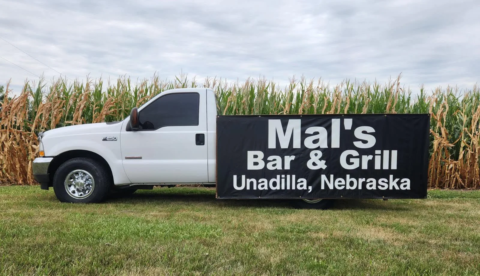 Mal's Bar & Grill truck in Unadilla, Nebraska