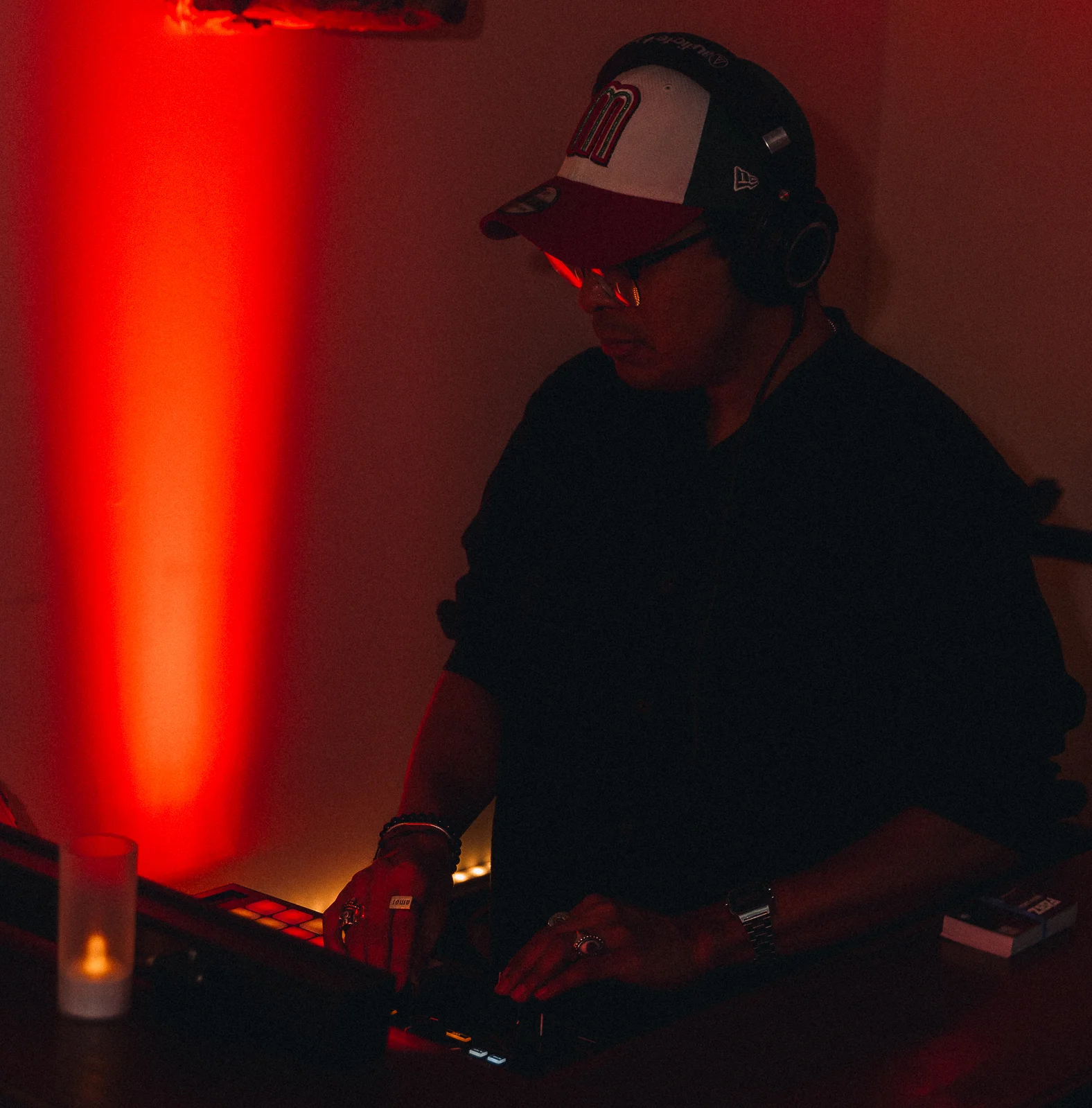 DJ