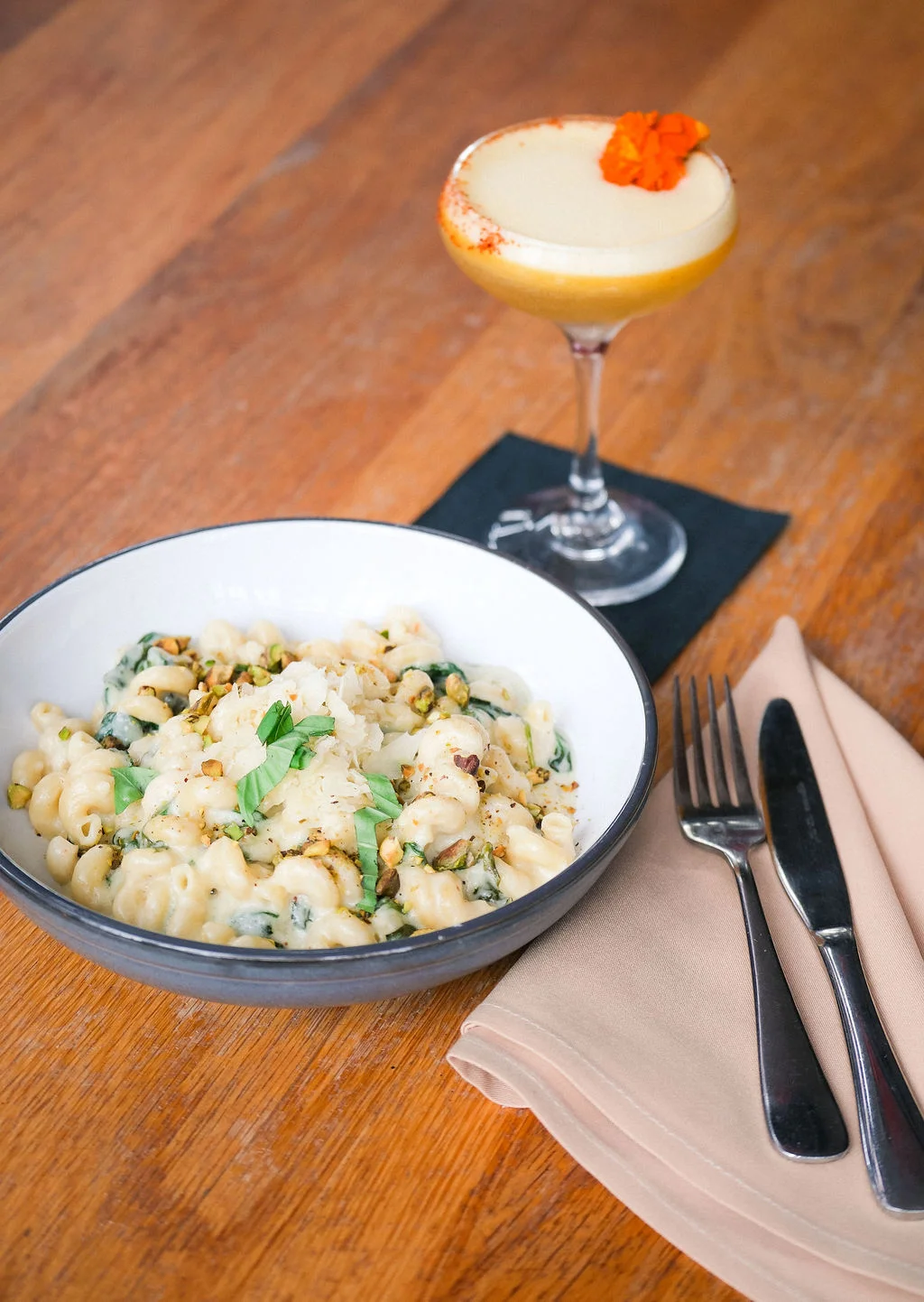 Creamy macaroni and cheese with spinach and pistachios