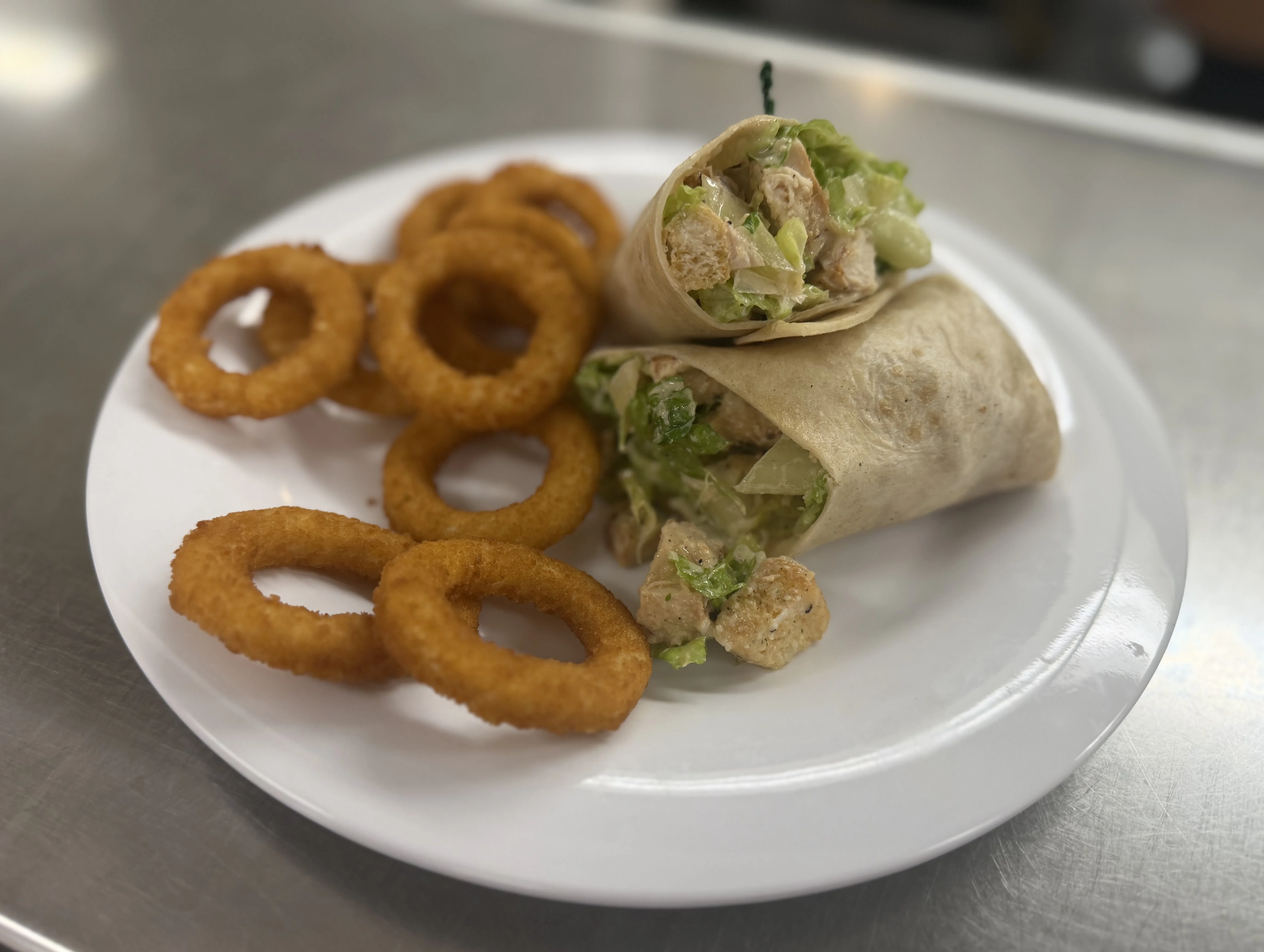 Grilled chicken wrap with lettuce and onion rings